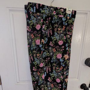 Avenue NWT Floral Print Super Stretch Pull On Capris Size 28